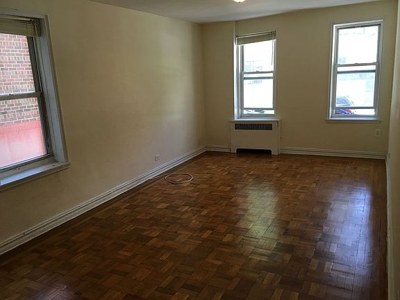 2nd image of 739 W 186th St APT 1E