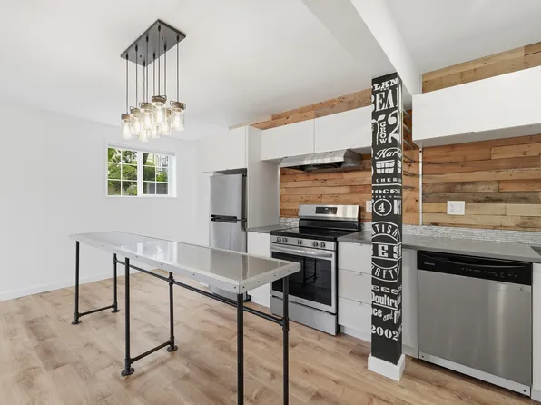 839 NW 50th St #B, Seattle, WA 98107