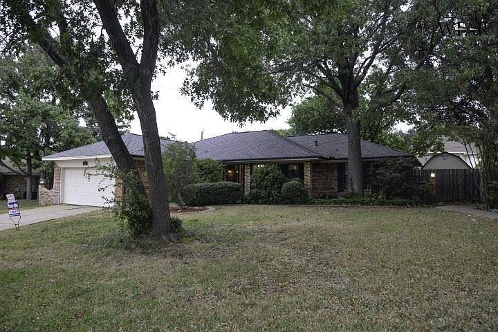 1st image of 10 Brenna Dr