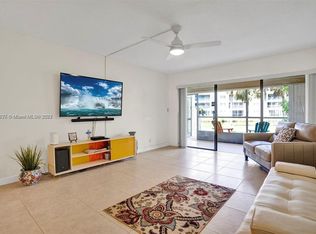 230 Lakeview Dr APT 107, Weston, FL 33326
