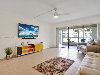 230 Lakeview Dr APT 107, Weston, FL, 33326