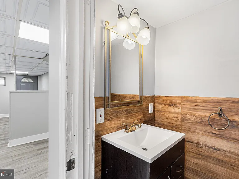 424 S Church St — Photo 27