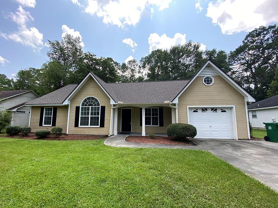 1st image of 907 Pine Cone Cir