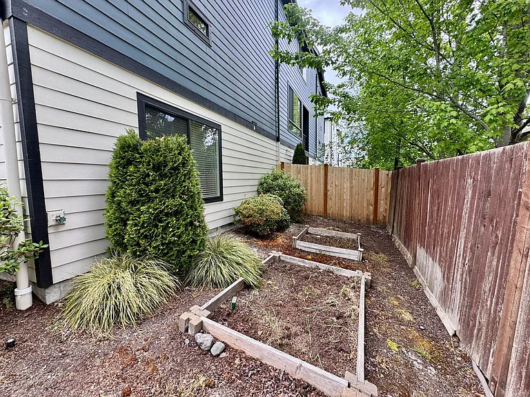 729 112th St SW #B3 — Photo 24