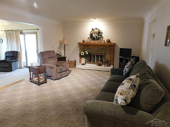 2nd image of 2810 Wellesley Dr