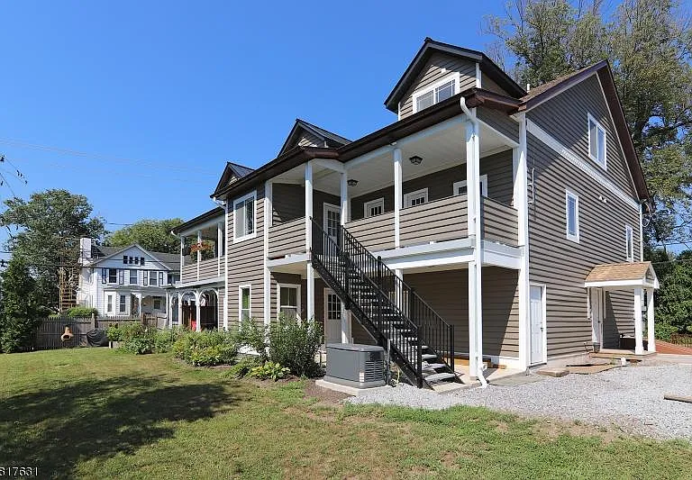 Apt 5's entrance is on the right-hand side, each apartment has an outlet accessible to the generator.