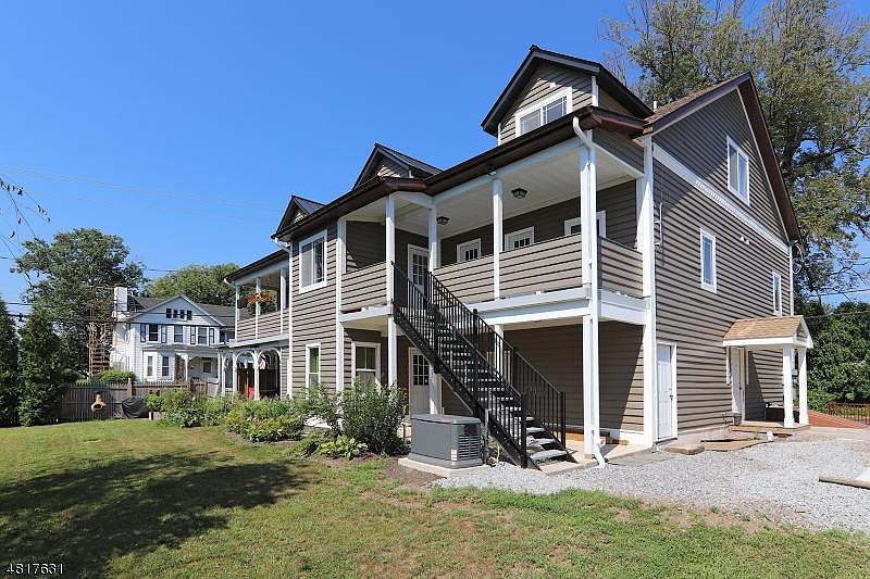 Apt 5's entrance is on the right-hand side, each apartment has an outlet accessible to the generator.