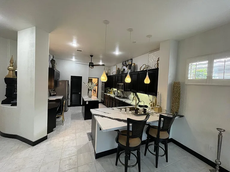 122 Kavenish Dr — Photo 3