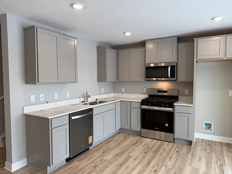 12732 Ashbury Dr — Photo 2