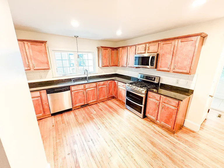 251 Brown St #2 — Photo 7