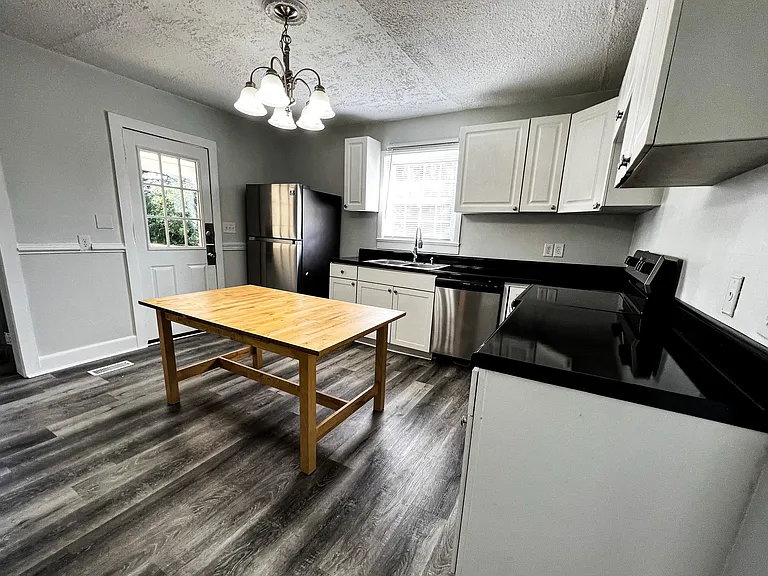 8118 Walnut Cove Rd — Photo 3