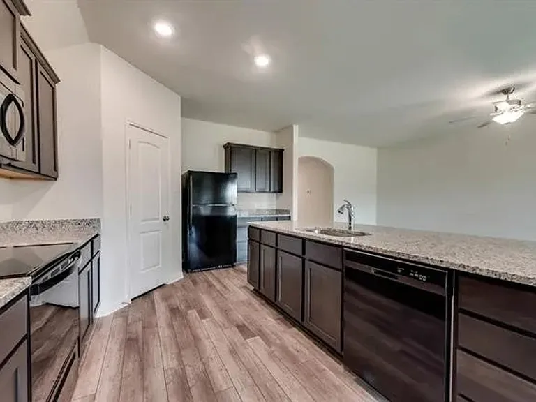 2012 Canterbury Dr — Photo 7
