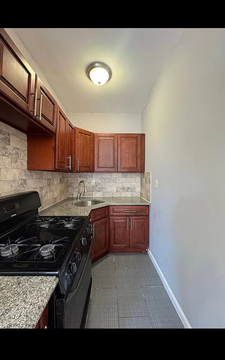 90 Columbia Ave — Photo 1