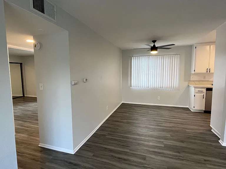 6651 Haskell Ave — Photo 4