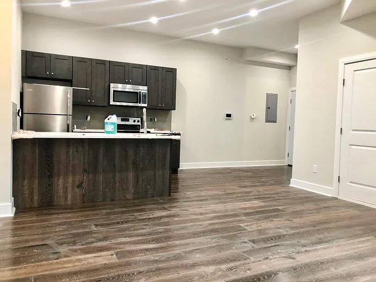1229 N Franklin St #3R — Photo 4