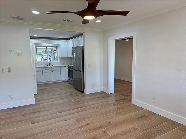 301 S Seminole Ave — Photo 5