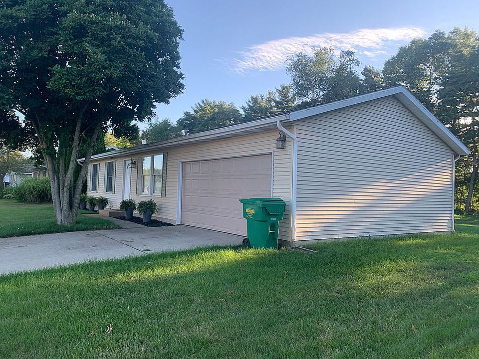 2nd image of 53655 Hyde Park Dr