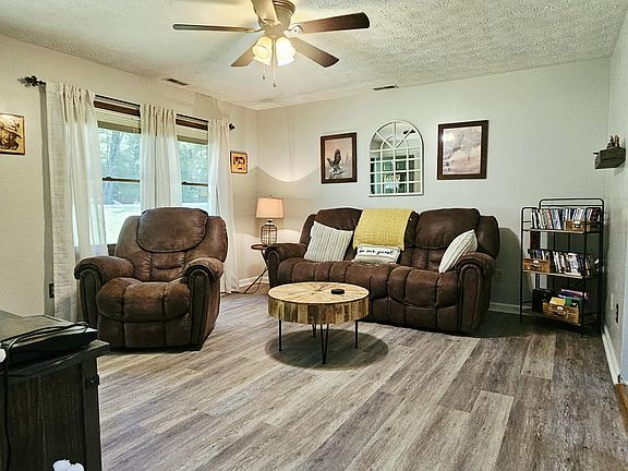 4th image of 11 Pretty Ridge Rd