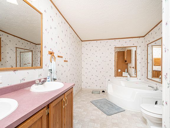 4th image of 10752 Miller Dr