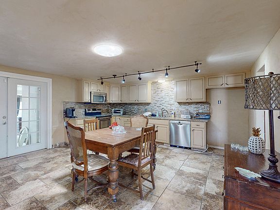 2nd image of 215 Esperanza Dr