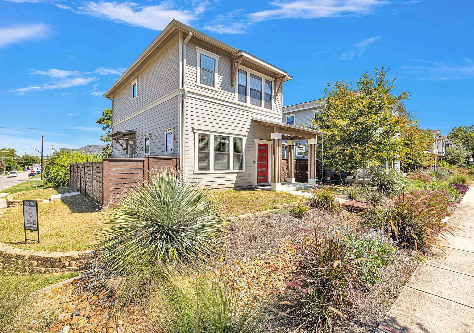 2 Bed / 2.5 Bath Home Available in Dignowity Hill Historic District — Photo 3