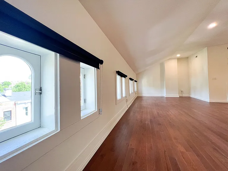 1425 Main Street — Photo 10