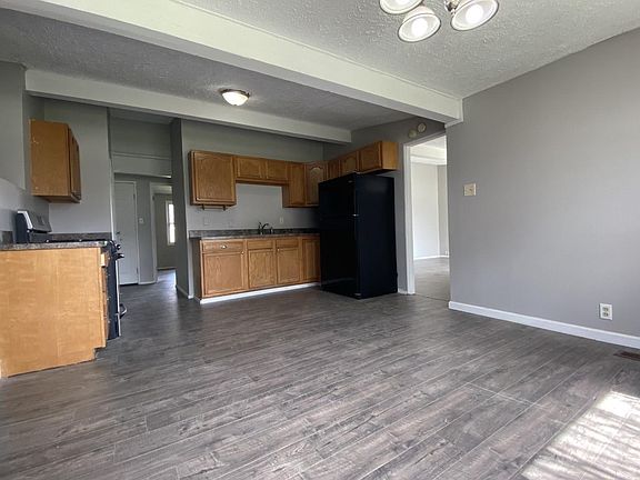 4th image of 3235 Essex Dr