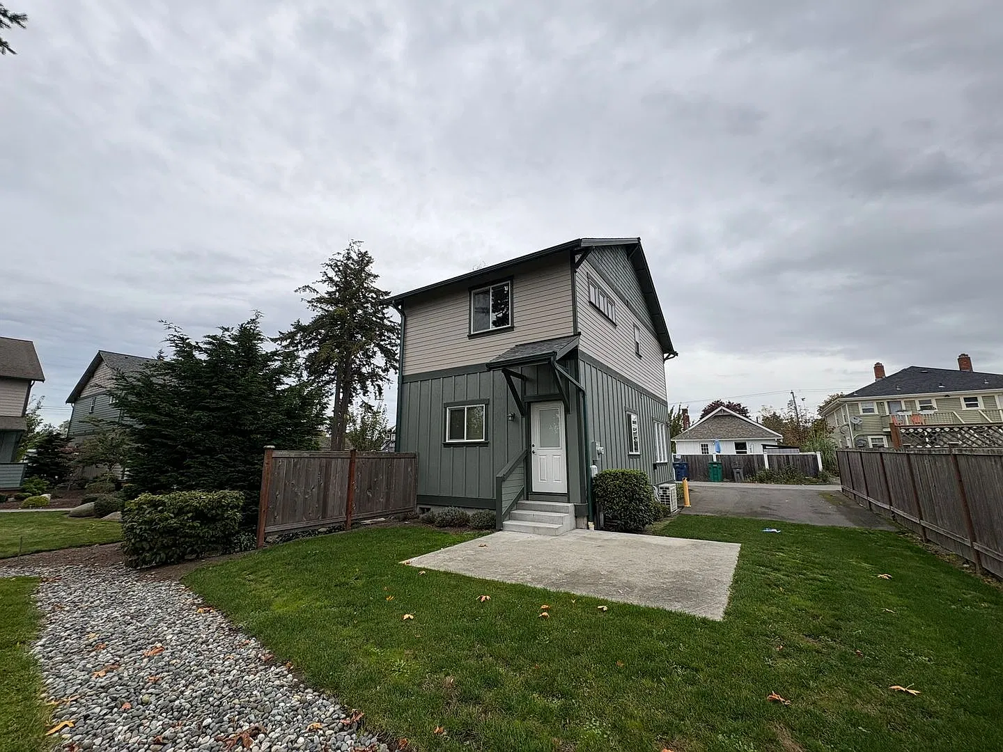 H Avenue Complex — Photo 2