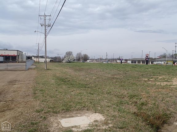 2nd image of 400 E Beebe Capps Expy