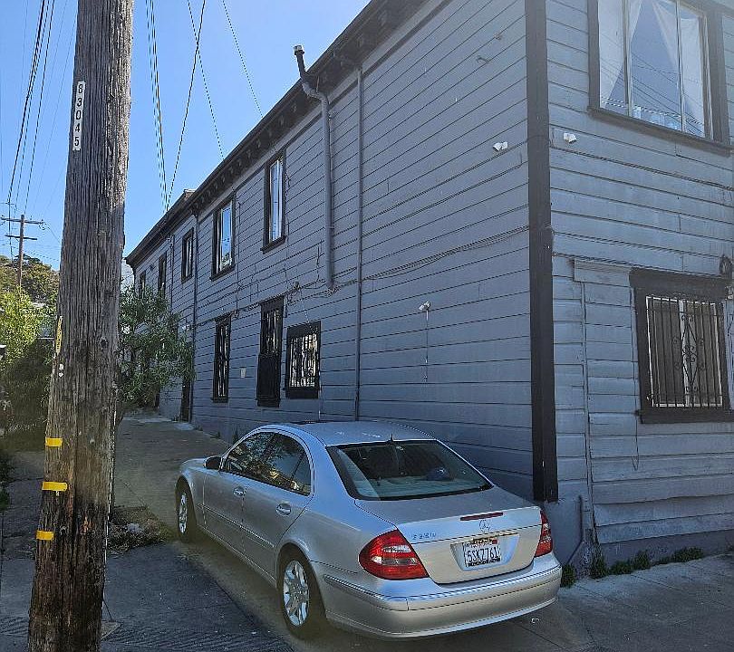 2nd image of 1196 Quesada Ave
