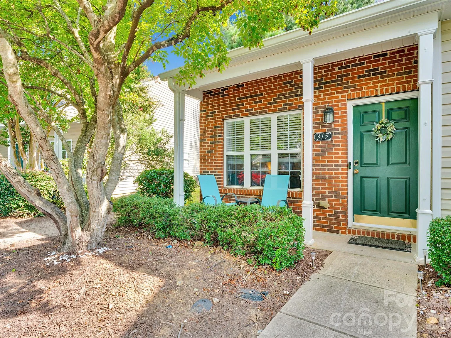 3 bed, 2.5 bath, $1,800 — Photo 2