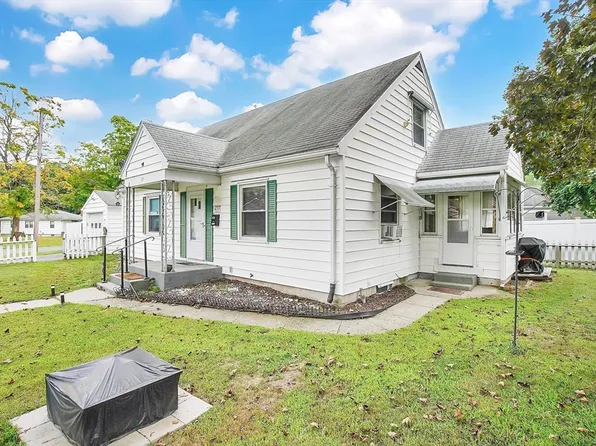 29 Pineywoods Ave, Wilbraham, MA 01095