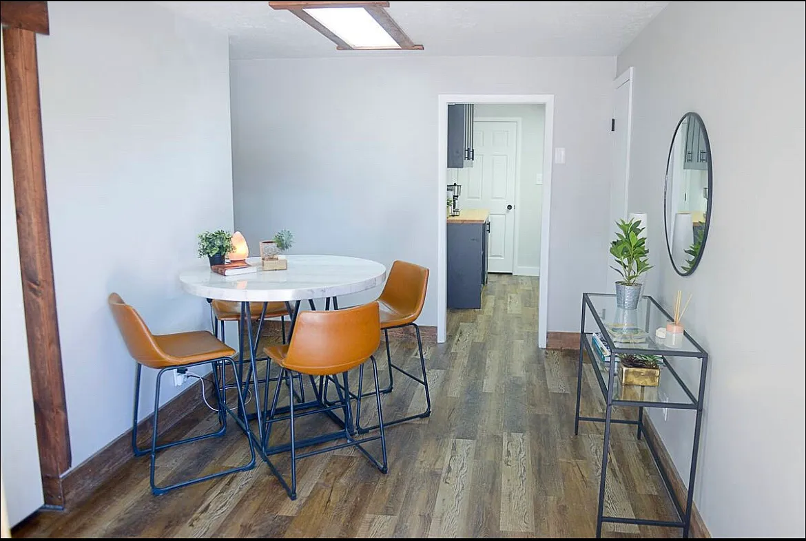 1 bed, 1100 sqft, $1,300 — Photo 3