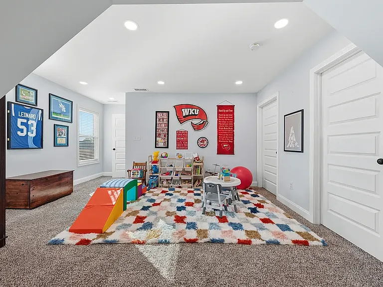 637 Boston Park Dr — Photo 3