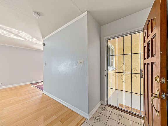 4th image of 27006 Jennings Way