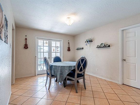 5th image of 511 E Robin Ln
