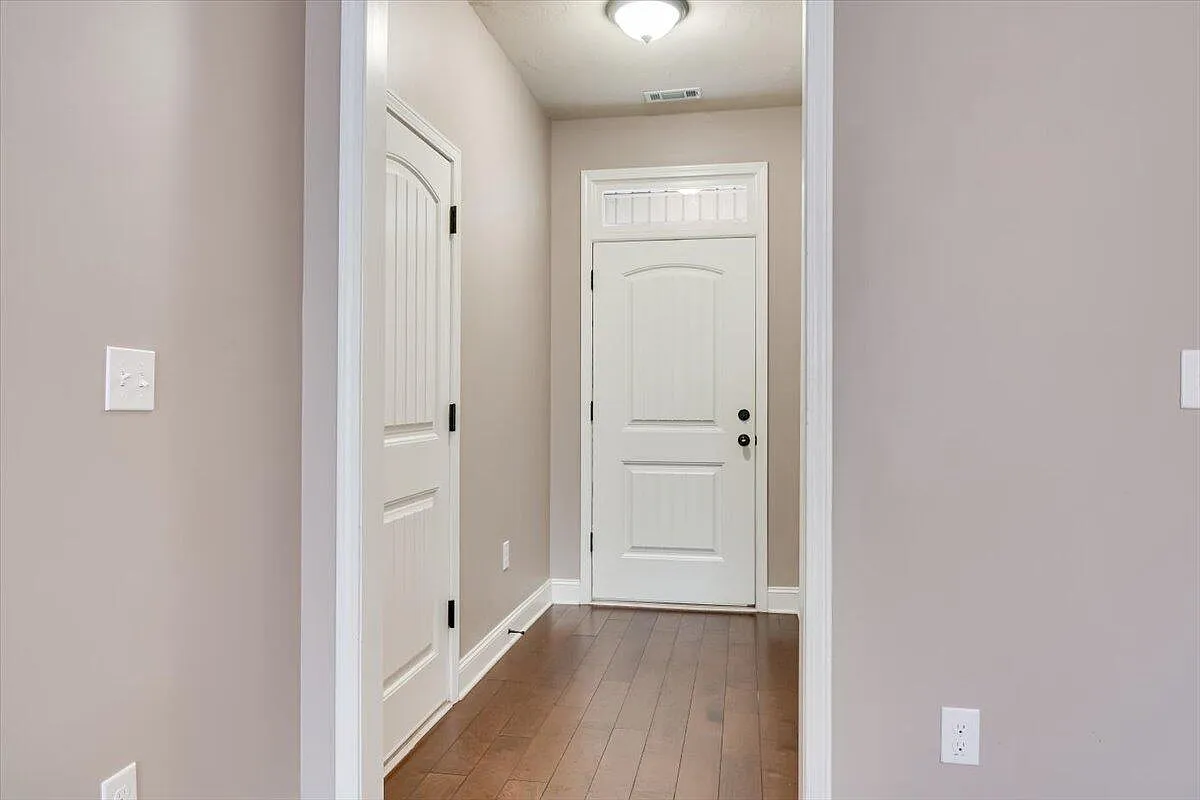 3 bed, 2.0 bath, 1551 sqft, $2,100 — Photo 4