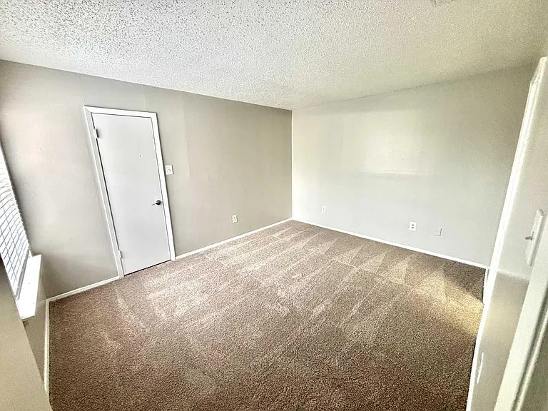 Oak Meadow Apartments — Photo 54