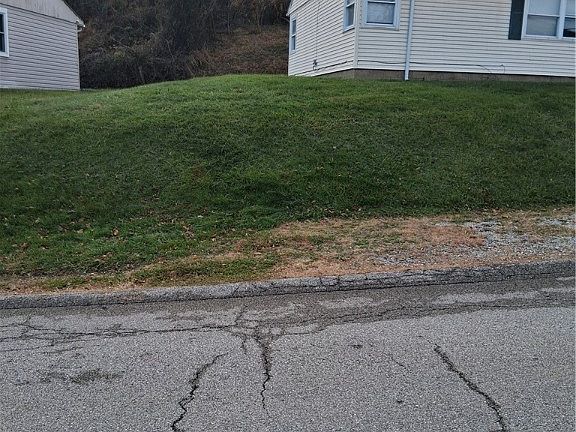 3rd image of 320 Dersam St