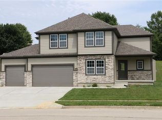 6987 Glenn Ln, Parkville, MO 64152