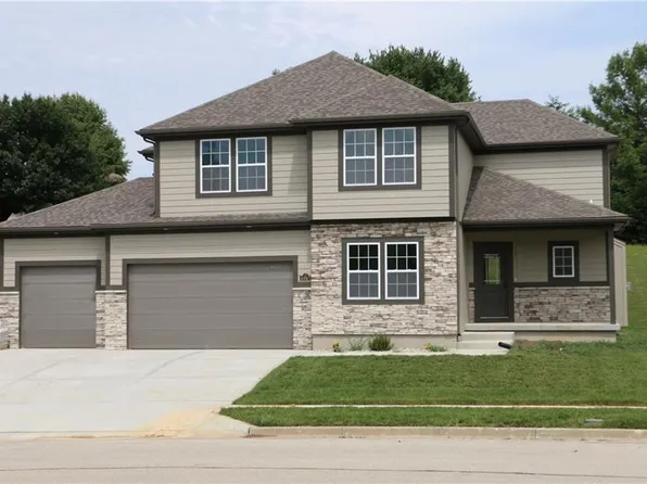 6987 Glenn Ln, Parkville, MO 64152