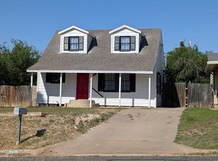 718 N Adams St, San Angelo, TX 76901
