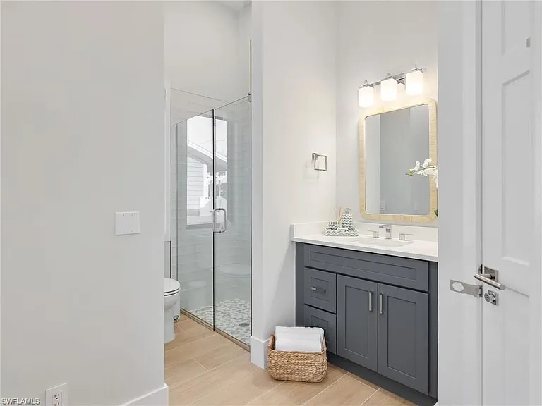 685 6th Ave — Photo 27