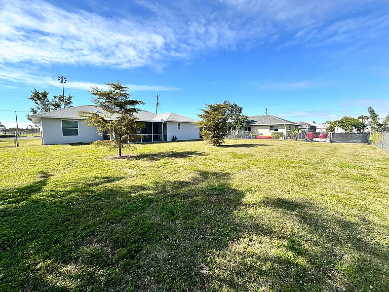 4005 SW 2nd Pl — Photo 19