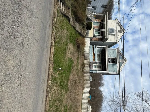 827 W 9th St, East Liverpool, OH 43920