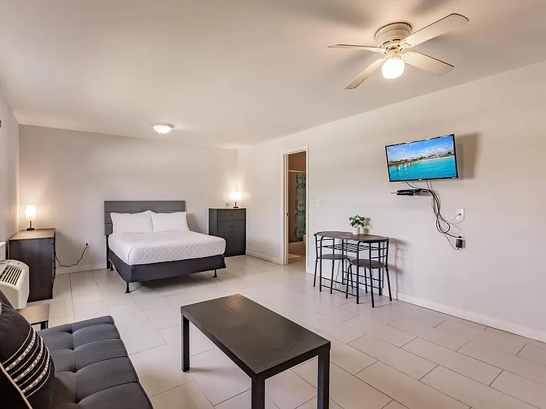 14621 McGregor Blvd #19 — Photo 2