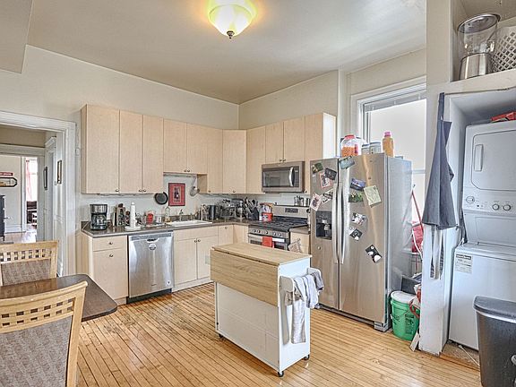 2nd image of 1657 N Maplewood Ave APT 3F