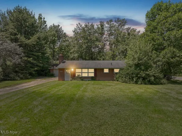 10962 Helmut Dr, Chardon, OH 44024