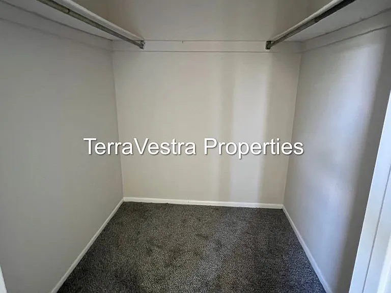 13-15 Grasmur Ct — Photo 13