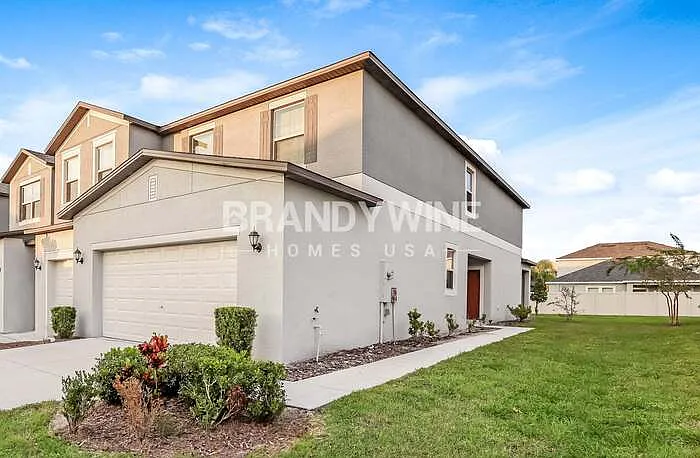4 bed, 2.5 bath, 2162 sqft, $2,377 — Photo 2